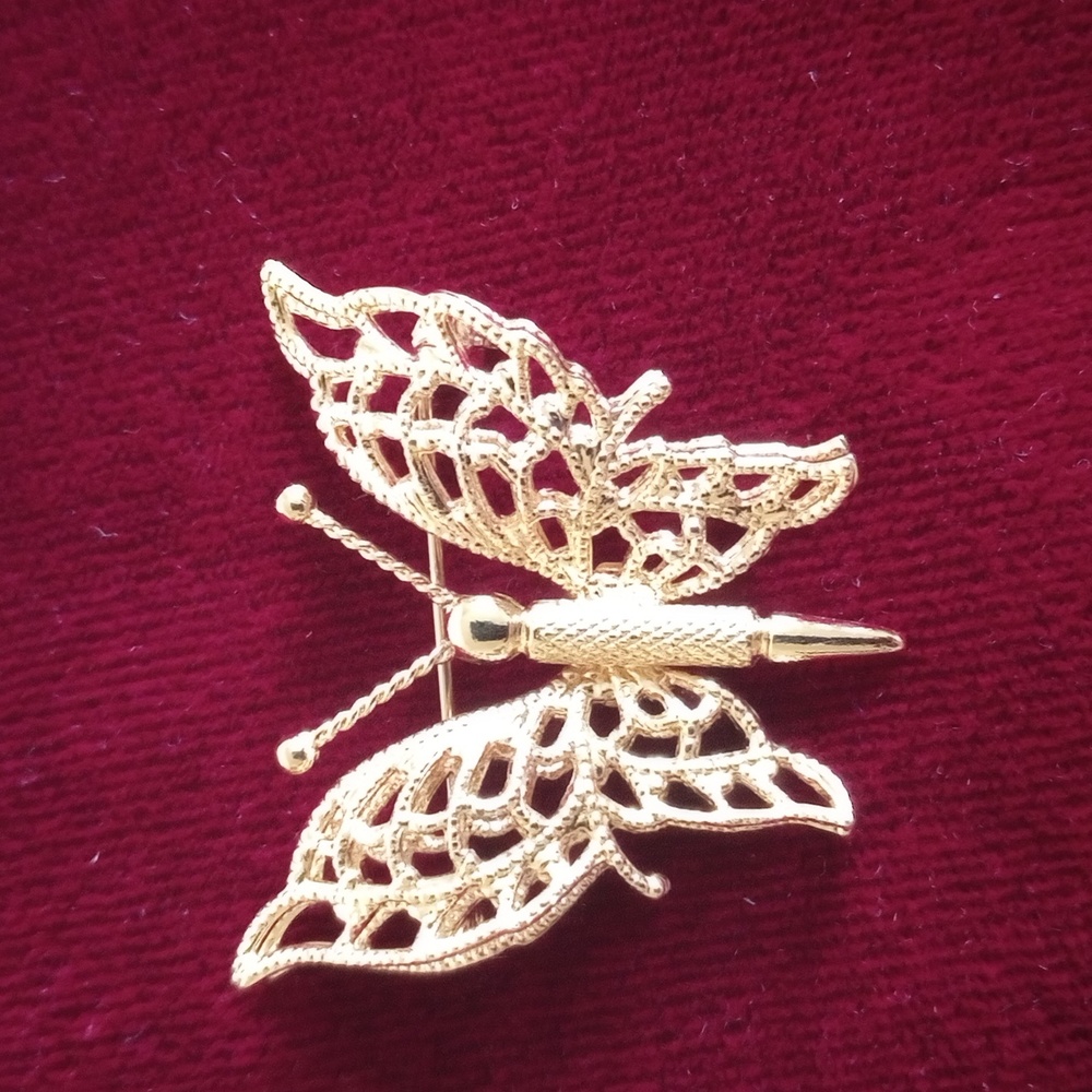 Monet 1970 filigree butterfly pin